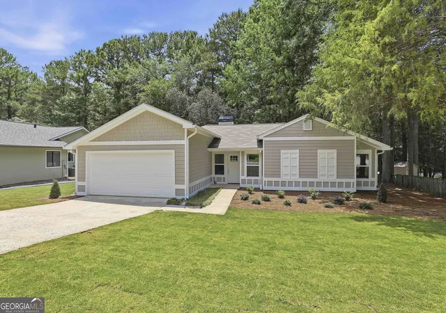 Homes for sale in Peachtree City, GA | 114 Lake Forest Dr, Peachtree City, GA 30269 | MLS# 10783415