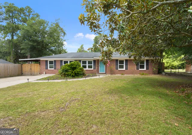 Photo 1 of Single family home for sale at 17 Regent Dr, Savannah, GA 31406 | MLS# 10801718 | Listing updated on 2026-08-21