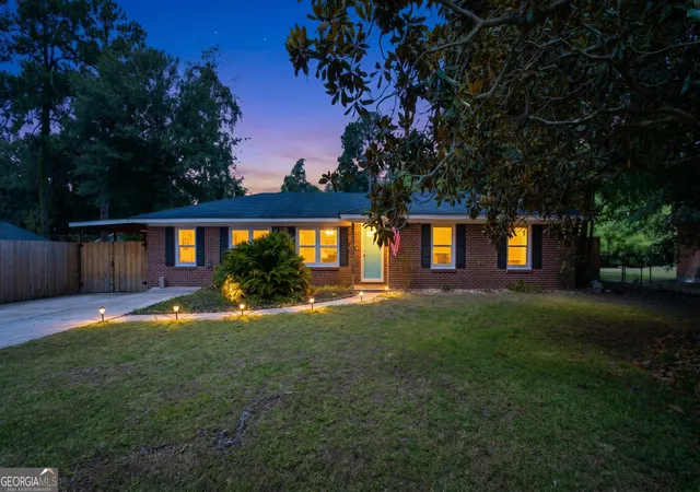 Photo 2 of Single family home for sale at 17 Regent Dr, Savannah, GA 31406 | MLS# 10801718 | Listing updated on 2026-08-21