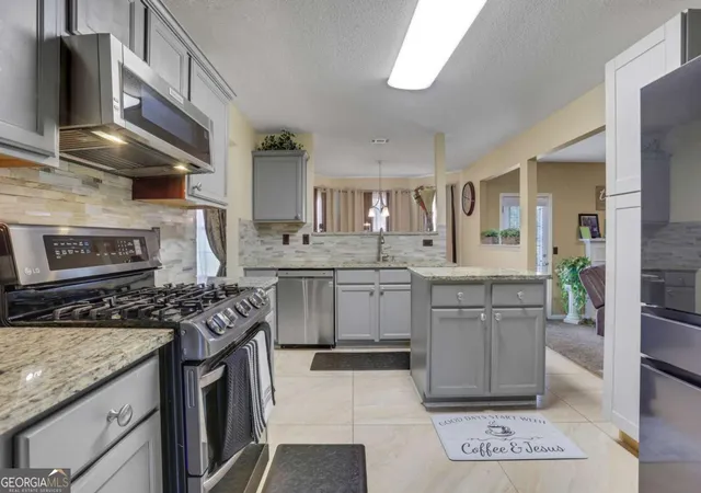 2nd image of 5870 Sunflower Ct, Ellenwood, GA 30294 | MLS# 10763974