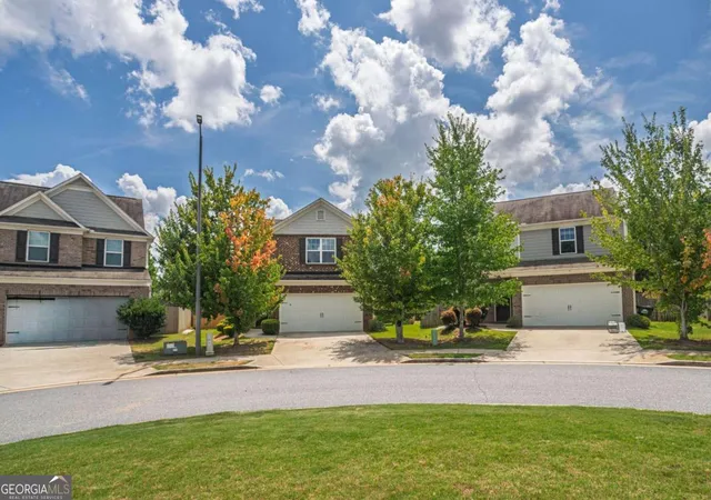 Photo 3 of Single family home for sale at 460 Meadowbend Cir, Athens, GA 30606 | MLS# 10825242 | Listing updated on 2026-08-27