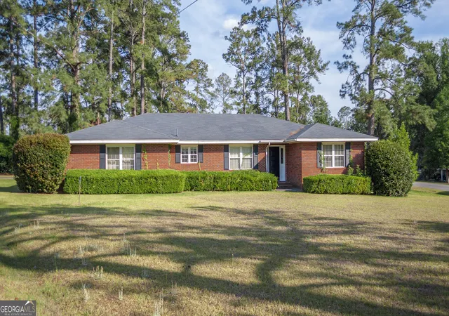 Homes for sale in Glennville, GA | 105 Edgewood Rd, Glennville, GA 30427 | MLS# 10757753