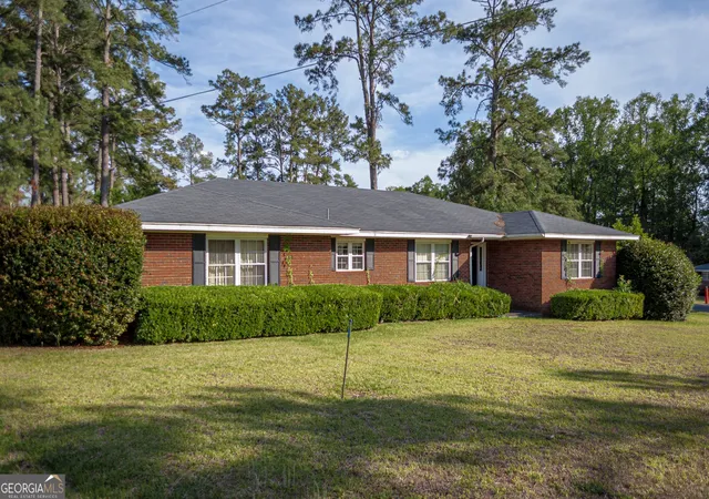 Homes for sale in Glennville, GA | 105 Edgewood Rd, Glennville, GA 30427 | MLS# 10757753