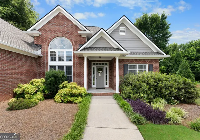Photo 3 of Single family home for sale at 28 Priory Clb Dr, Cartersville, GA 30120 | MLS# 10799794 | Listing updated on 2026-08-11