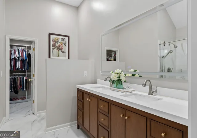 Photo 4 of Single family home for sale at 565 Windermere Park Ct, Johns Creek, GA 30022 | MLS# 10780034 | Listing updated on 2026-07-17