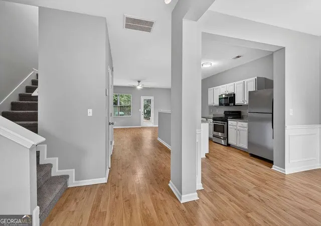 2nd image of 1505 Ashbrooke Tr, Stone Mountain, GA 30083 | MLS# 10784668