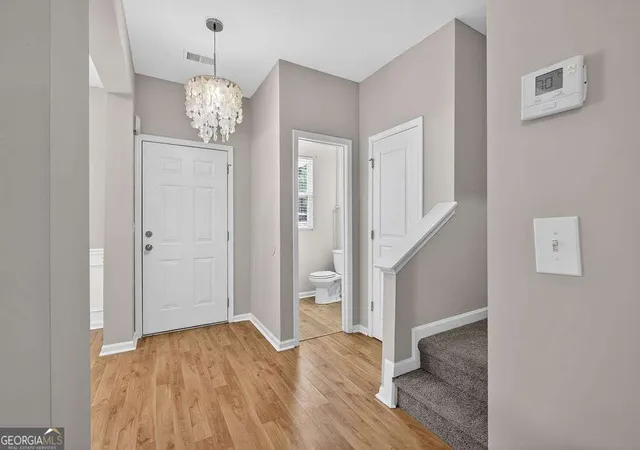 3rd image of 1505 Ashbrooke Tr, Stone Mountain, GA 30083 | MLS# 10784668