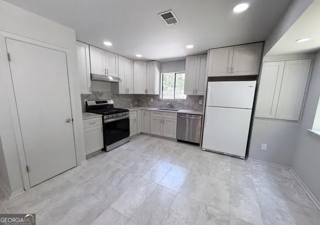 Photo 4 of Sale Pending at 691 Millay Ct, Stone Mountain, GA 30088 | MLS# 10804059 | Listing updated on 2026-09-10