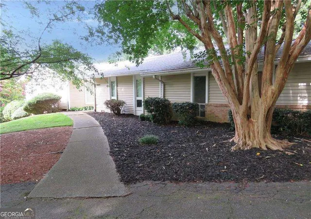 2nd image of 2079 Silversmith Ln, Stone Mountain, GA 30087 | MLS# 10816102