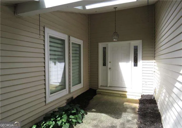 Photo 3 of Single family home for sale at 2079 Silversmith Ln, Stone Mountain, GA 30087 | MLS# 10816102 | Listing updated on 2026-09-04