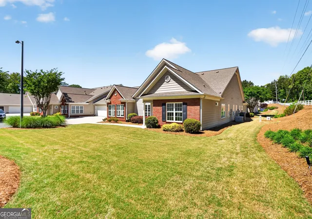 Listing Photo 5 - Condo for sale in building located at 226 Hames Rd, Woodstock, GA 30188 - Unit #140