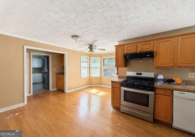 Photo 4 of Sale Pending at 677 Bankshire Dr, Suwanee, GA 30024 | MLS# 10791002 | Listing updated on 2026-08-13