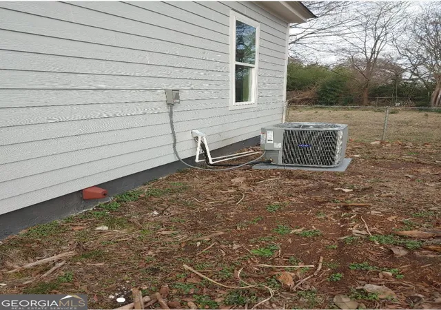 Photo 3 of Single family home for sale at 2 Cedar Ave, Griffin, GA 30223 | MLS# 10824906 | Listing updated on 2026-08-27