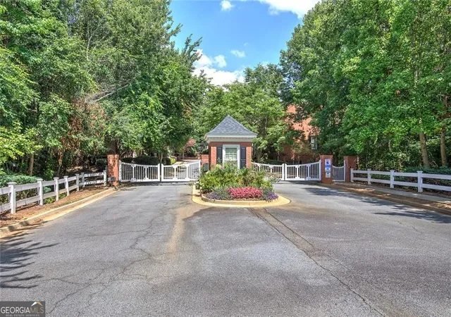 Photo 2 of Townhouse for sale at 5205 Waters Edge Trl, Roswell, GA 30075 | MLS# 10803305 | Listing updated on 2026-09-29