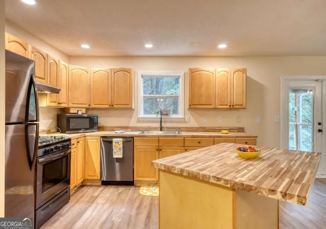 Photo 2 of Single family home for sale at 553 Grayce Ln, Hiawassee, GA 30546 | MLS# 10824330 | Listing updated on 2026-09-14