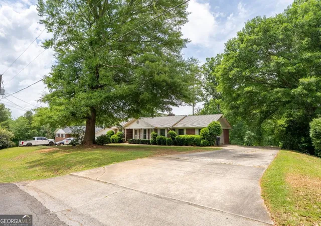 Homes for sale in Sugar Hill, GA | 1334 Sherri Ln, Sugar Hill, GA 30518 | MLS# 10787752