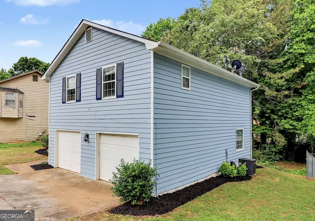 Photo 3 of Single family home for sale at 407 Sheppard Crossing Ct, Stone Mountain, GA 30083 | MLS# 10835633 | Listing updated on 2026-09-11