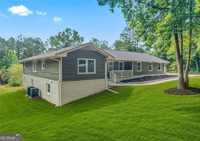 3rd image of 1590 Johnson Rd Sw, Conyers, GA 30094 | MLS# 10790578