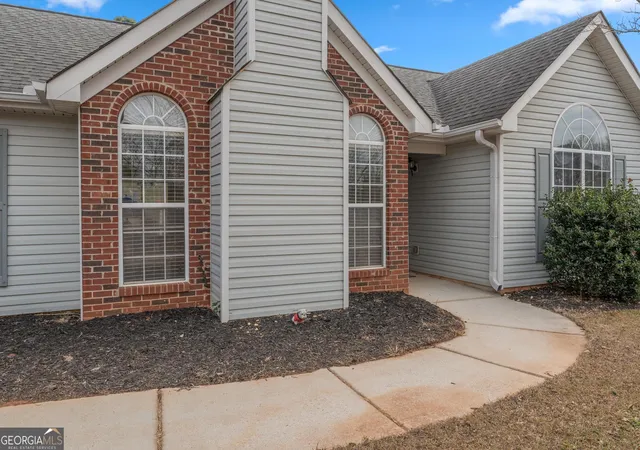 Photo 2 of Sale Pending at 340 Harris Ave, Locust Grove, GA 30248 | MLS# 10657720 | Listing updated on 2026-02-13