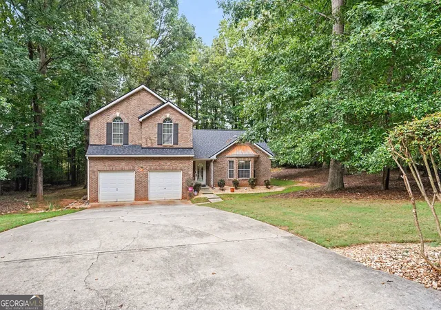 Photo 3 of Single family home for sale at 105 Ashtonbrook Dr, Mcdonough, GA 30252 | MLS# 10828591 | Listing updated on 2026-09-11