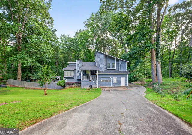 Photo 3 of Sale Pending at 3328 Hidden Blf Trl, Snellville, GA 30039 | MLS# 10544559 | Listing updated on 2025-10-09