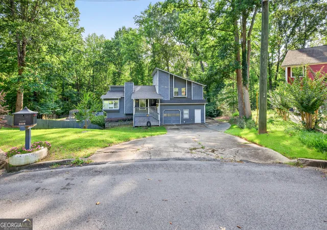 Photo 4 of Sale Pending at 3328 Hidden Blf Trl, Snellville, GA 30039 | MLS# 10544559 | Listing updated on 2025-10-09