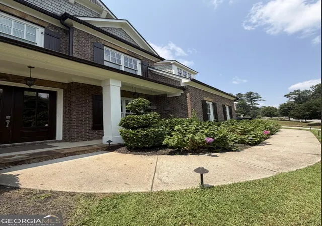 Photo 3 of Single family home for sale at 940 Lake Charles Dr, Roswell, GA 30075 | MLS# 10815195 | Listing updated on 2026-09-11