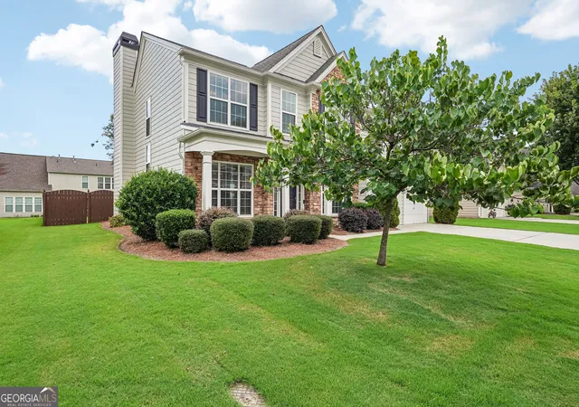 Photo 4 of Single family home for sale at 8080 Friarbridge Dr, Suwanee, GA 30024 | MLS# 10819377 | Listing updated on 2026-09-23
