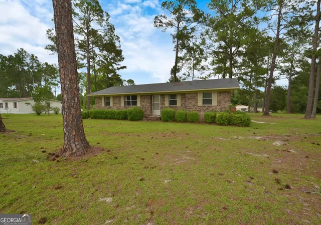 3rd image of 50 Wallace Cir, Eastman, GA 31023 | MLS# 10795675