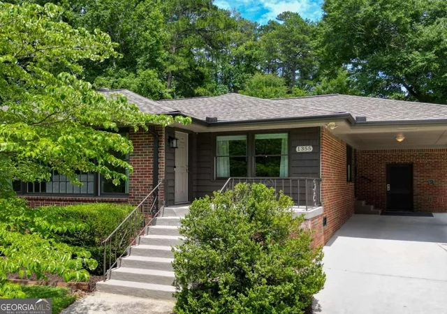 2nd image of 1355 Amanda Cir, Decatur, GA 30033 | MLS# 10789176