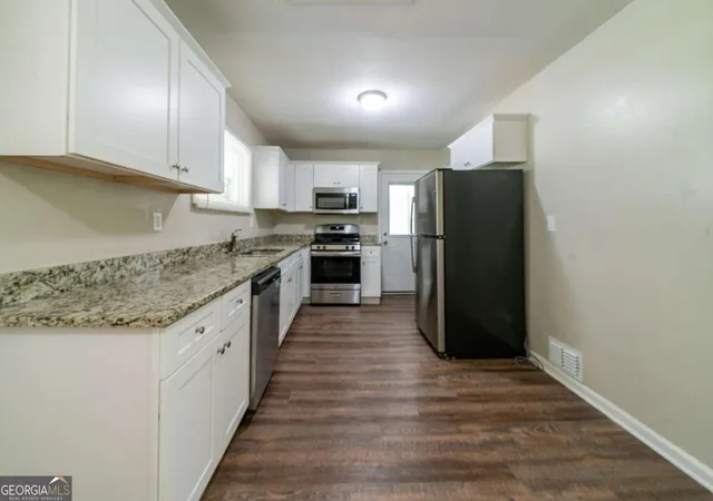 3rd image of 3904 W Hilda Cir, Decatur, GA 30035 | MLS# 10709473