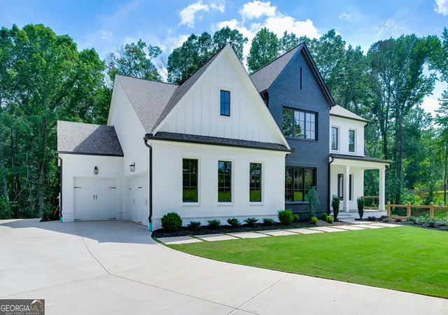 2nd image of 2975 N Bogan Rd Ne #4, Buford, GA 30519 | MLS# 10818720