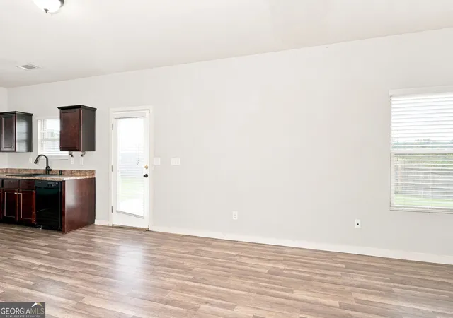 Photo 3 of Single family home for sale at 1043 Sutherland Dr, Winder, GA 30680 | MLS# 10823748 | Listing updated on 2026-09-12