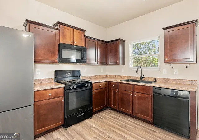 Photo 4 of Single family home for sale at 1043 Sutherland Dr, Winder, GA 30680 | MLS# 10823748 | Listing updated on 2026-09-12