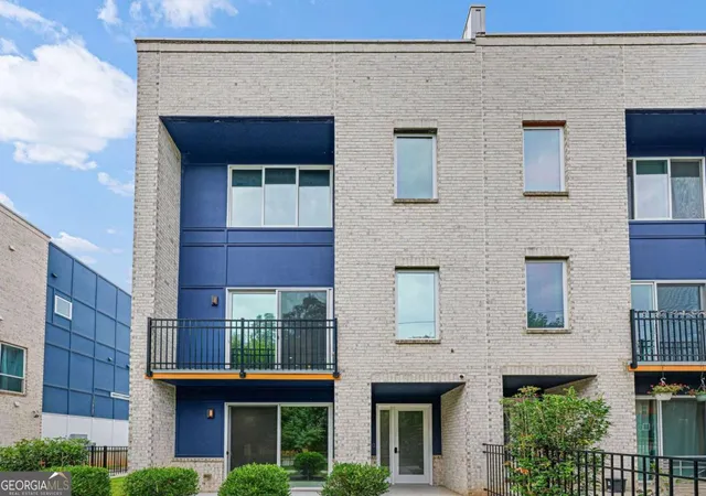 Photo 2 of Townhouse for sale at 1585 Rock Dam Dr, Atlanta, GA 30317 | MLS# 10822822 | Listing updated on 2026-09-14