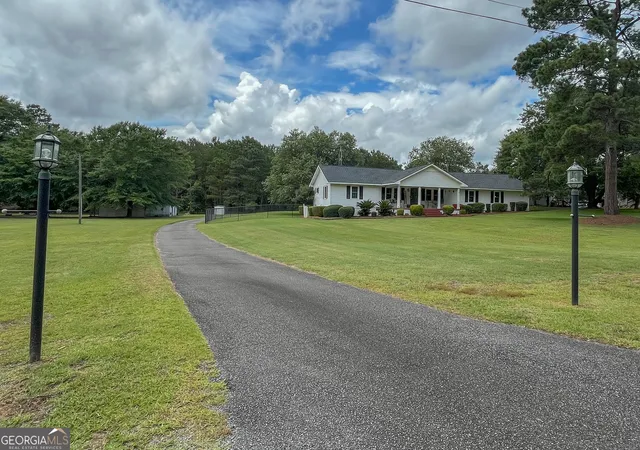 Photo 3 of Sale Pending at 431 Strickland Rd, Dublin, GA 31021 | MLS# 10789778 | Listing updated on 2026-09-18