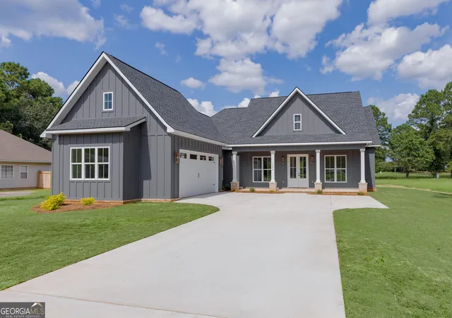 Photo 1 of Single family home for sale at 1004 Country Club Rd, Perry, GA 31069 | MLS# 10826305 | Listing updated on 2026-09-10