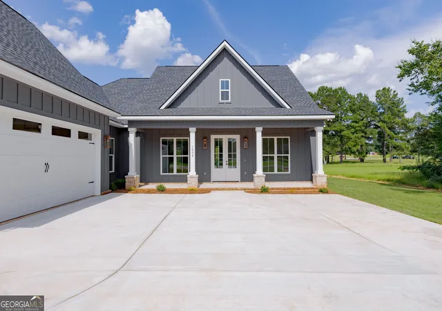 Photo 2 of Single family home for sale at 1004 Country Club Rd, Perry, GA 31069 | MLS# 10826305 | Listing updated on 2026-09-10