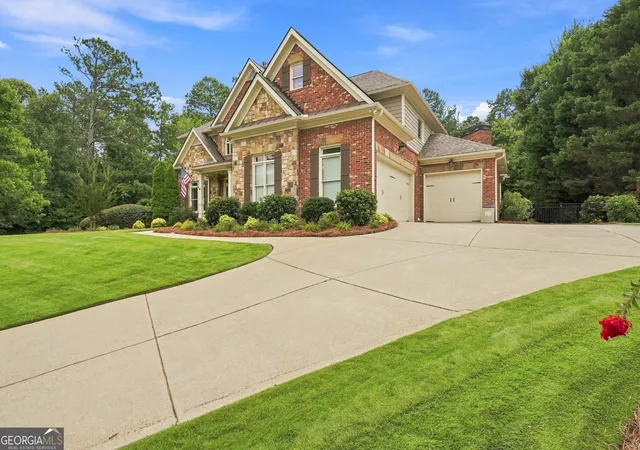 Photo 3 of Mansion for sale at 2125 Cascading Creek Ct, Cumming, GA 30041 | MLS# 10814378 | Listing updated on 2026-08-28