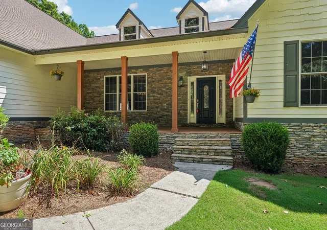 Photo 4 of Single family home for sale at 5925 Cantrell Cir, Cumming, GA 30041 | MLS# 10760957 | Listing updated on 2026-09-28