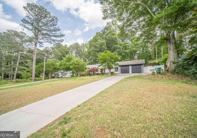 2nd image of 4858 Tarleton Dr Sw, Lilburn, GA 30047 | MLS# 10819696