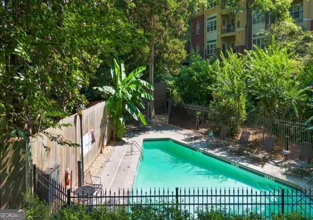 Listing Photo 2 - Condo for sale in building located at 424 Lindbergh Dr Ne, Atlanta, GA 30305 - Unit #205