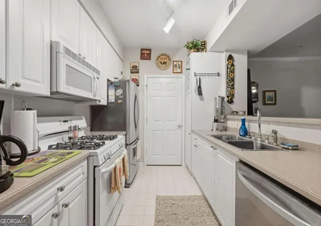 Photo 4 of Condo for sale at 424 Lindbergh Dr Ne #205, Atlanta, GA 30305 | MLS# 10810195 | Listing updated on 2026-09-23
