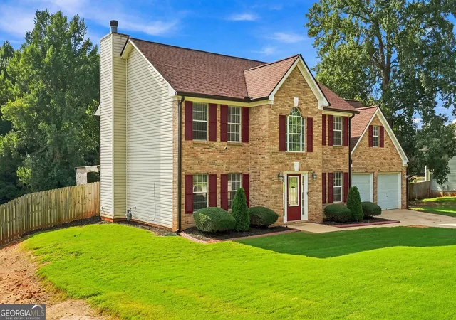 Photo 2 of Single family home for sale at 304 Waterfront Dr, Mcdonough, GA 30253 | MLS# 10834314 | Listing updated on 2026-09-23