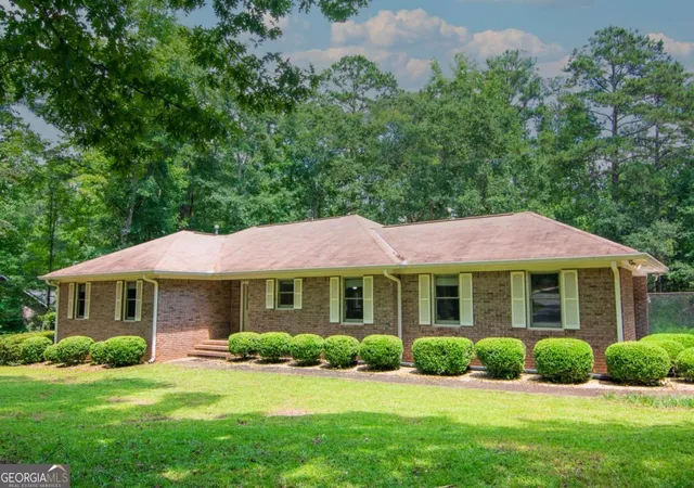 3rd image of 240 Plumfield Dr, Pine Mountain, GA 31822 | MLS# 10820184