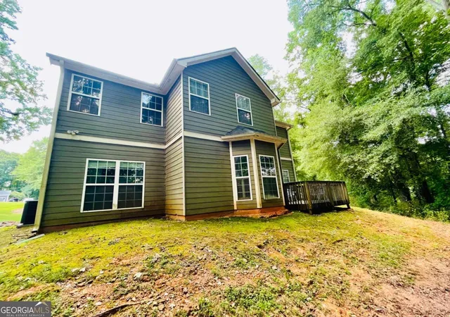 Photo 3 of Single family home for sale at 933 Vinings Dr, Winder, GA 30680 | MLS# 10803807 | Listing updated on 2026-09-22