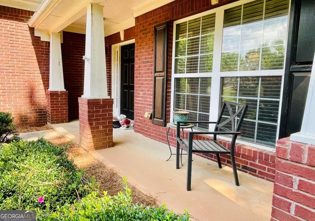Photo 3 of Single family home for sale at 933 Vinings Dr, Winder, GA 30680 | MLS# 10803807 | Listing updated on 2026-09-22