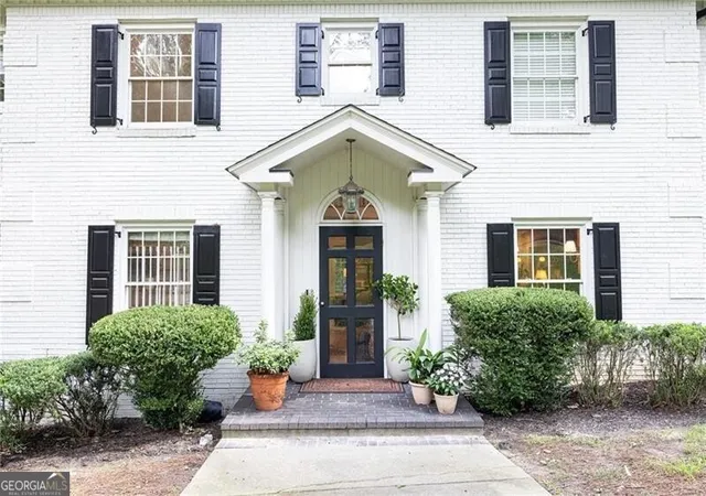 Photo 2 of Mansion for sale at 1135 Peachtree Battle Ave Nw, Atlanta, GA 30327 | MLS# 10823537 | Listing updated on 2026-08-27
