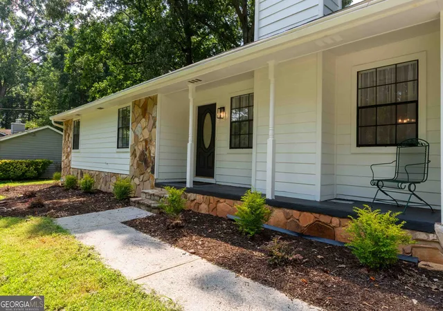 2nd image of 5003 Abbey Ln Sw, Lilburn, GA 30047 | MLS# 10814612