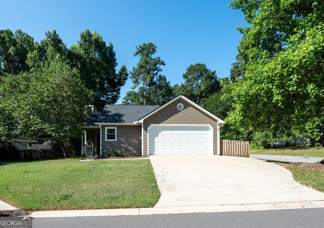 Photo 3 of Single family home for sale at 131 Diamond Dr, Athens, GA 30605 | MLS# 10795830 | Listing updated on 2026-08-29